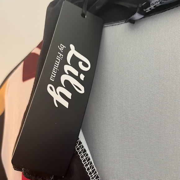 Beautiful vibrant NWT Lily Maxi Dress.  Size XL. - Picture 4 of 4